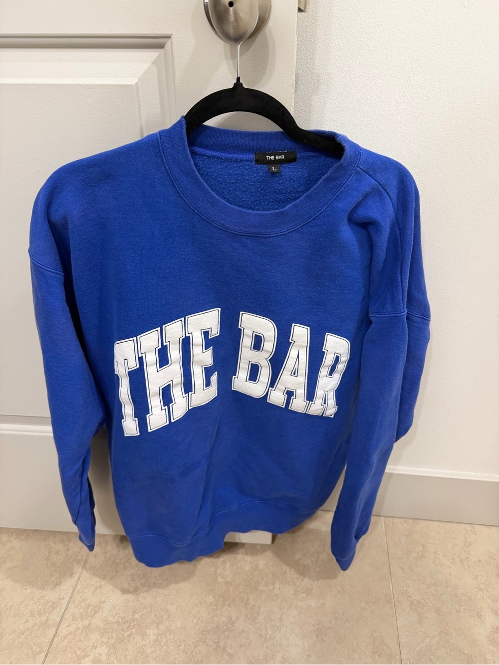 The Bar Large Blue Sweatshirt. 💙⚡️